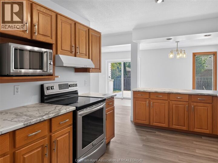 Property Photo:  102 Northern Pine Place  ON N7L 5K2 