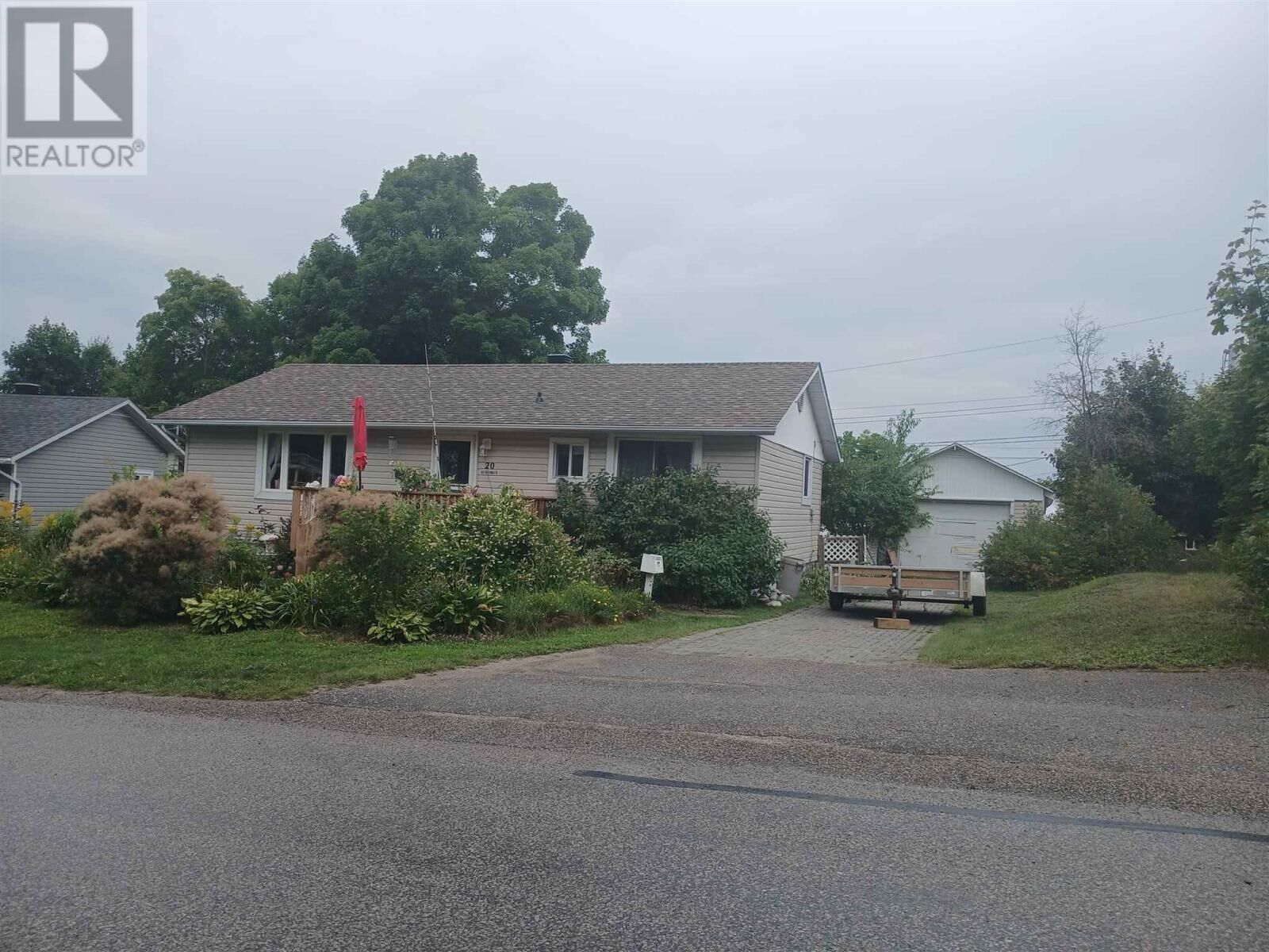 Property Photo: 20 Gillanders Rd ON P5A 1W3