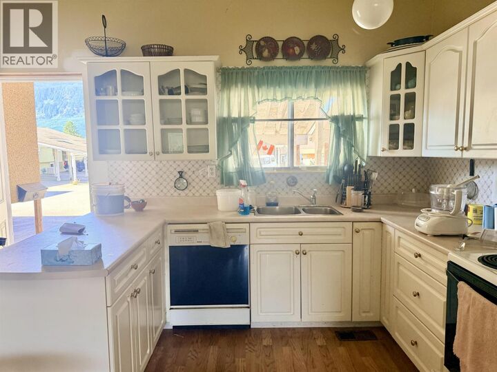 Property Photo: 863 Lahakas Boulevard 37 BC V8C 1V1