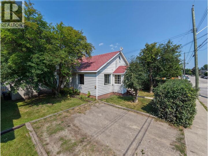 Property Photo:  691 3rd Avenue  BC V0B 1M0 