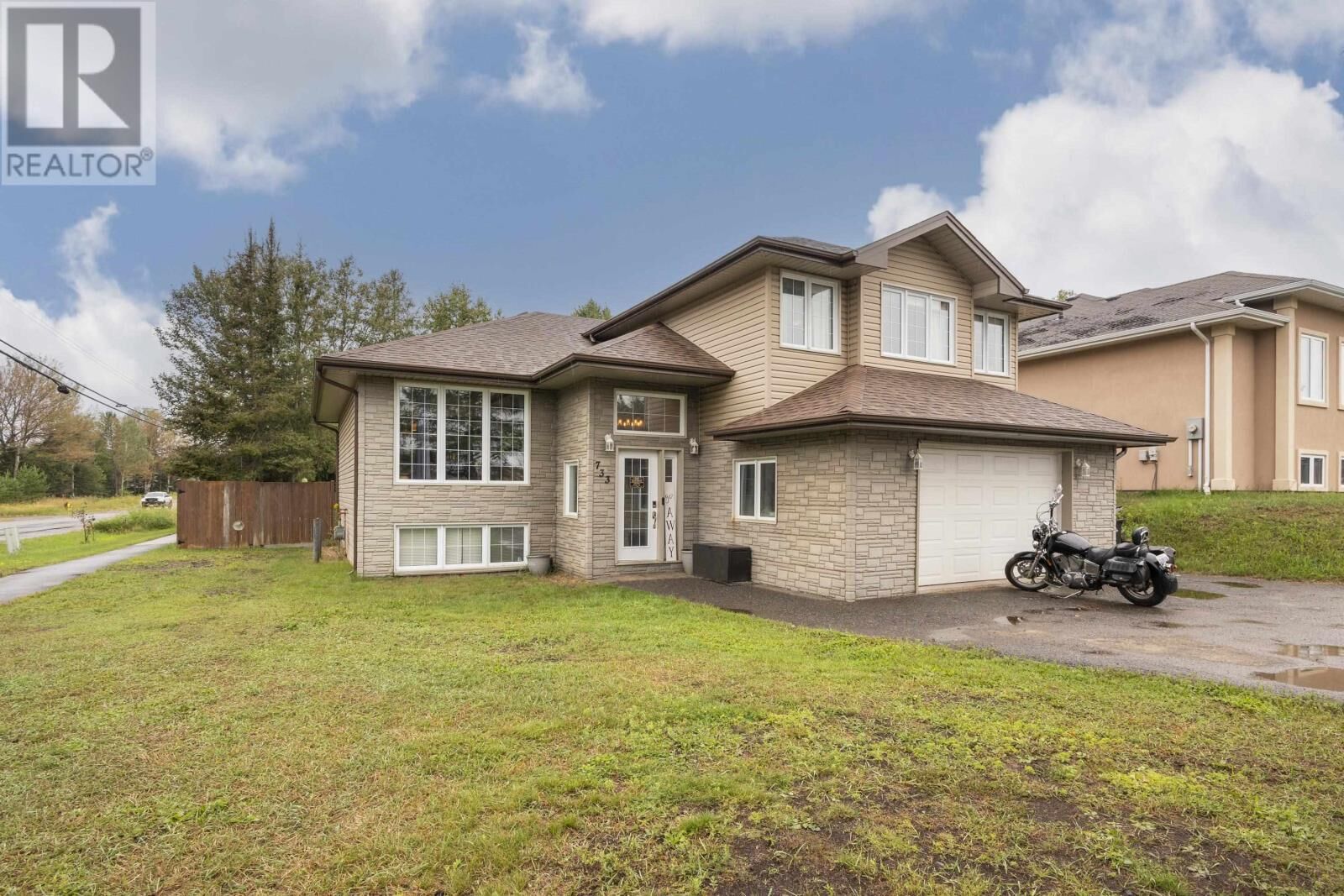 Property Photo:  733 Woodcrest Rd  ON P7G 1J2 