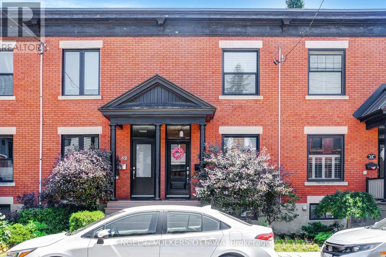 Property Photo: 44 Newton Street ON K1S 2S7