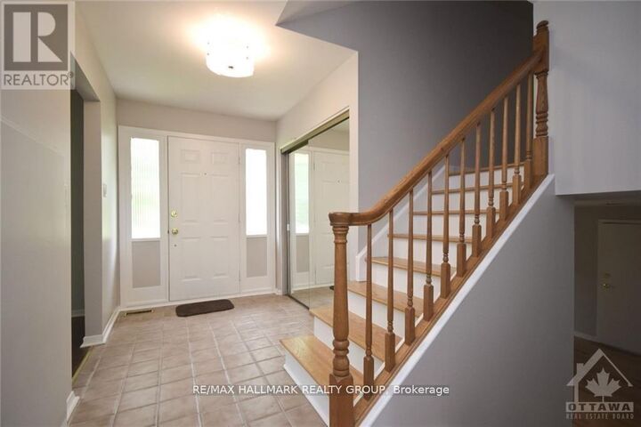 Property Photo: 14 Whippoorwill Drive ON K1J 7J2