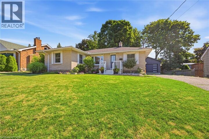 402 Wellington Street North — photo 1
