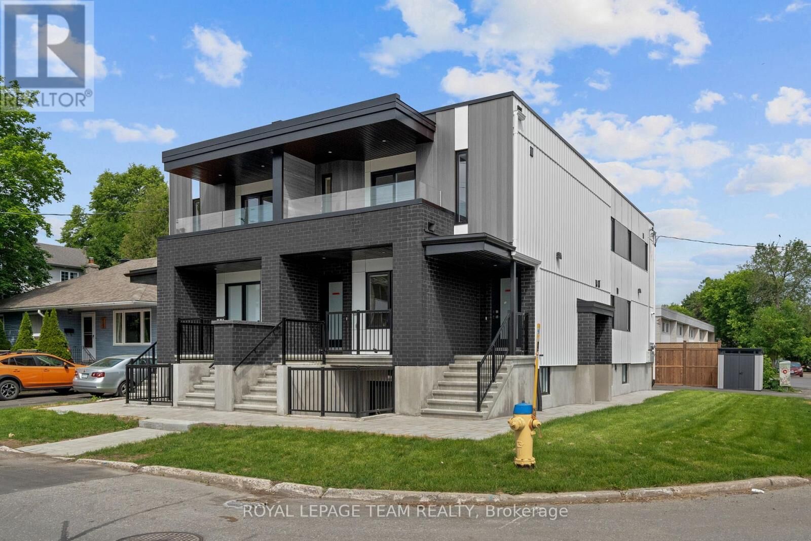 Property Photo: 1231 Shillington Avenue C ON K1Z 7Z9