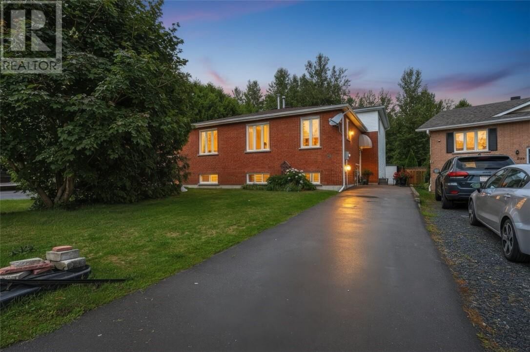 Property Photo:  214 Benita Boulevard  ON P3A 5Z5 