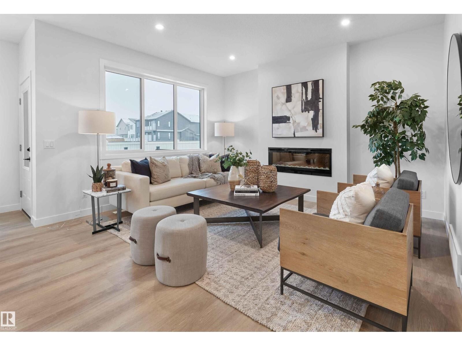 Property Photo:  12532 34 Av SW  AB T6W 5Z8 