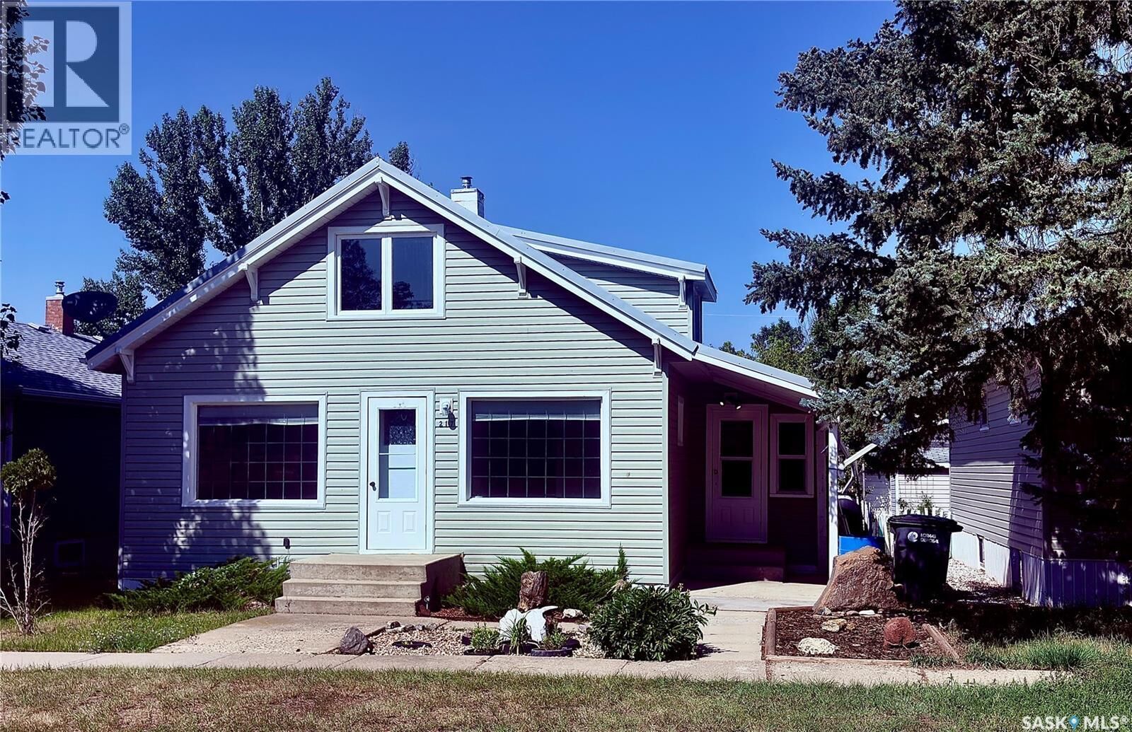 Property Photo: 217 7th Avenue E SK S0H 0B0