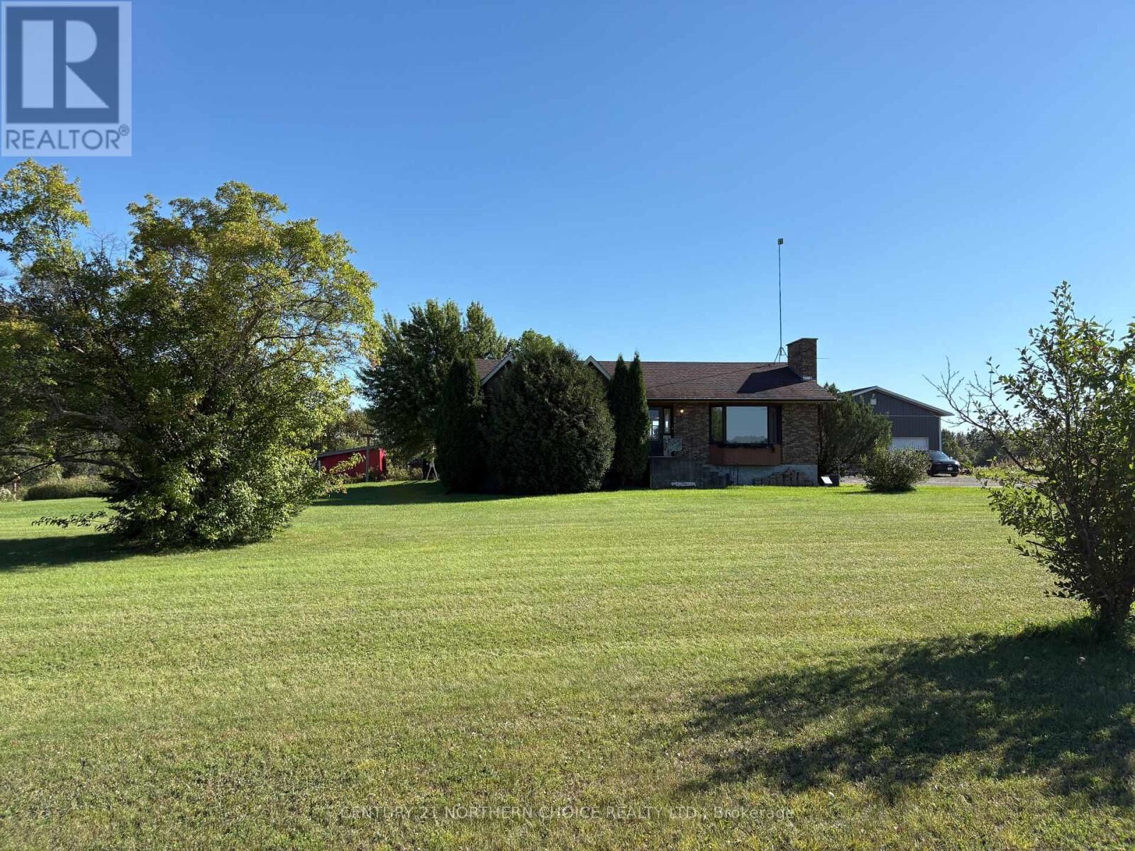 Property Photo: 859 Burriss Road East ON P0W 1C0