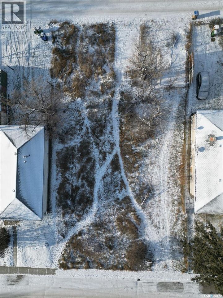 Property Photo:  820 Robinson Street  SK S4T 2M3 