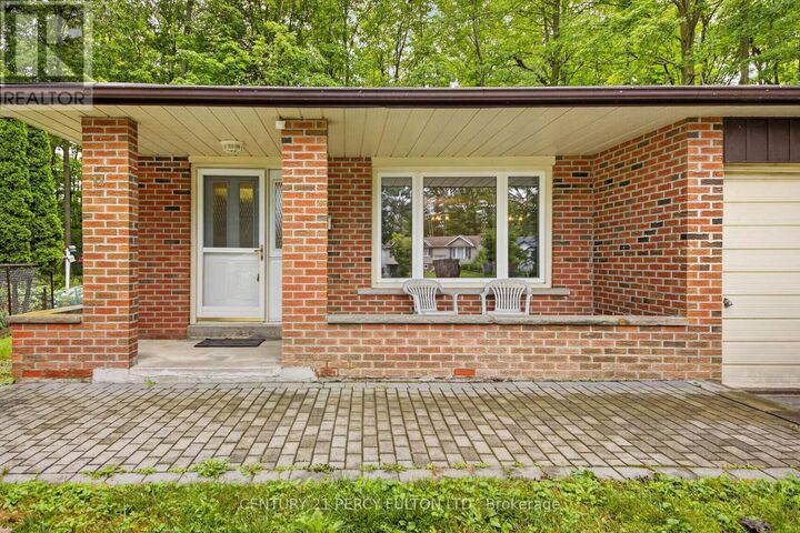 Property Photo: 11 Aldergrove Circle ON L4M 4W6