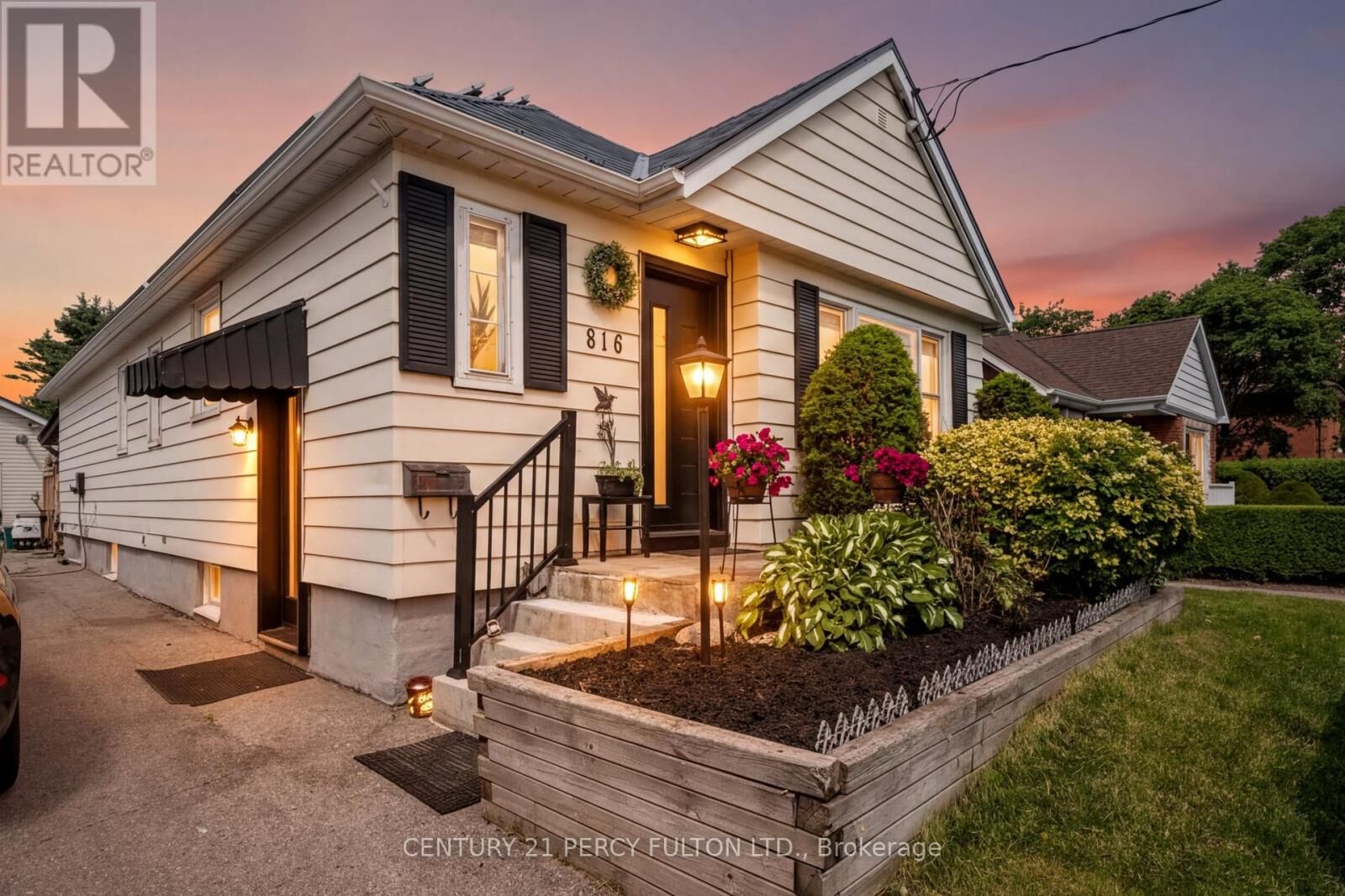 Property Photo: 816 North Simcoe Street North ON L1G 4V8