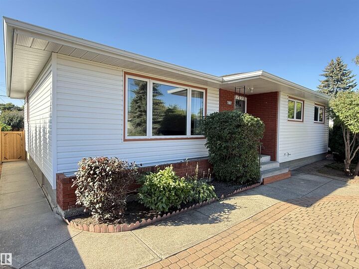 Property Photo: 7007 91 Avenue NW AB T6B 0R5