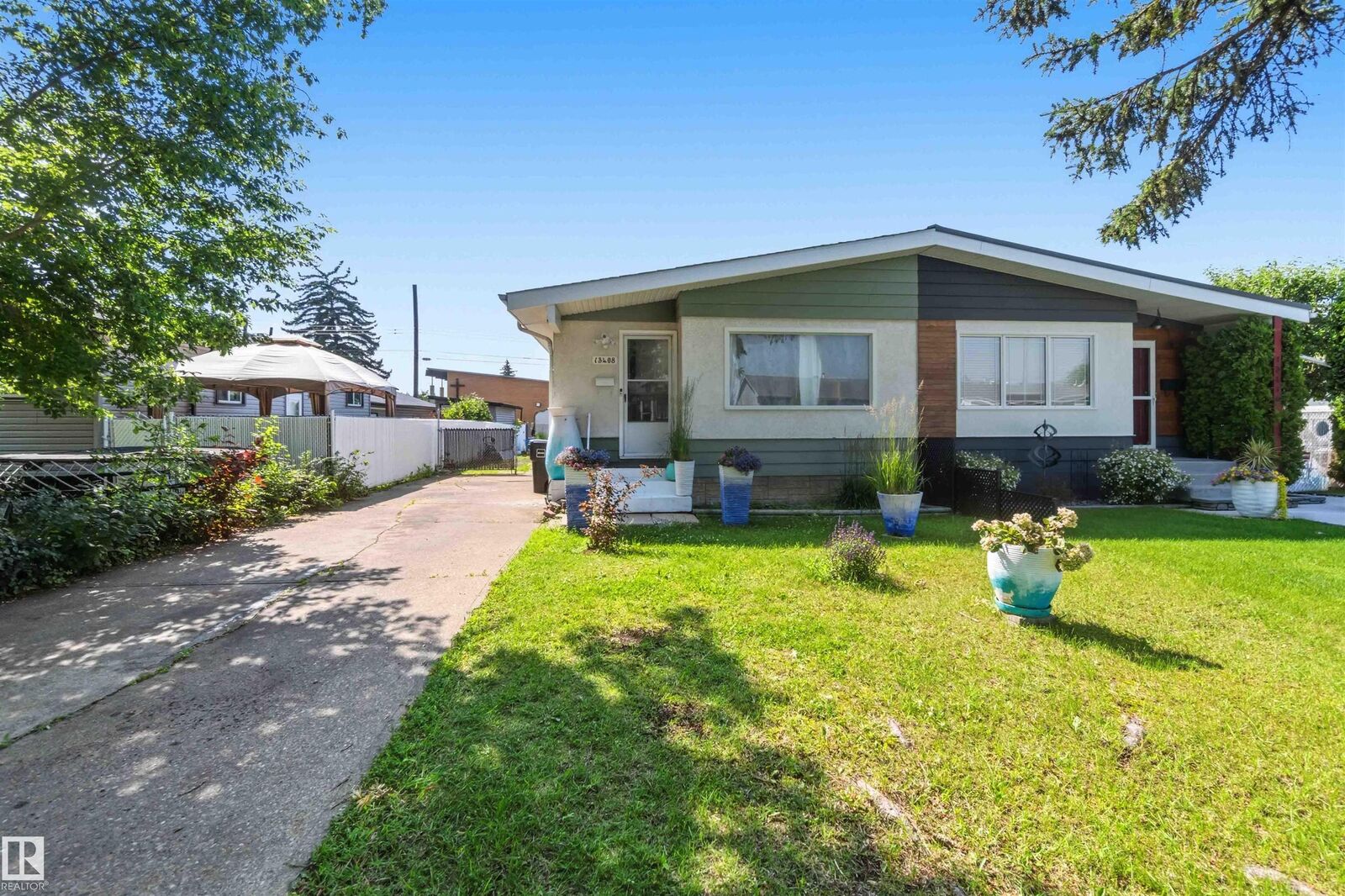 Property Photo:  13408 67 Street NW  AB T5C 0C7 