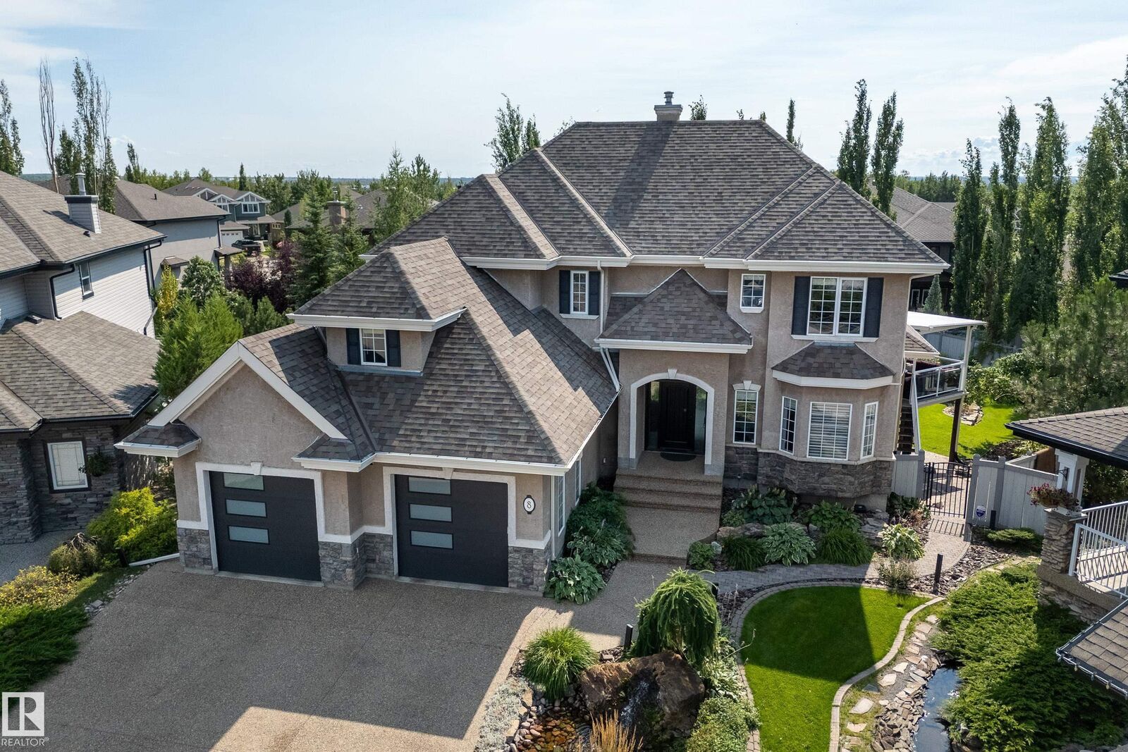 Property Photo: 8 Lauralcrest Place AB T8N 7H4