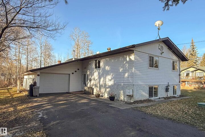 Property Photo: 620 & 621 6 Street AB T0E 1A0