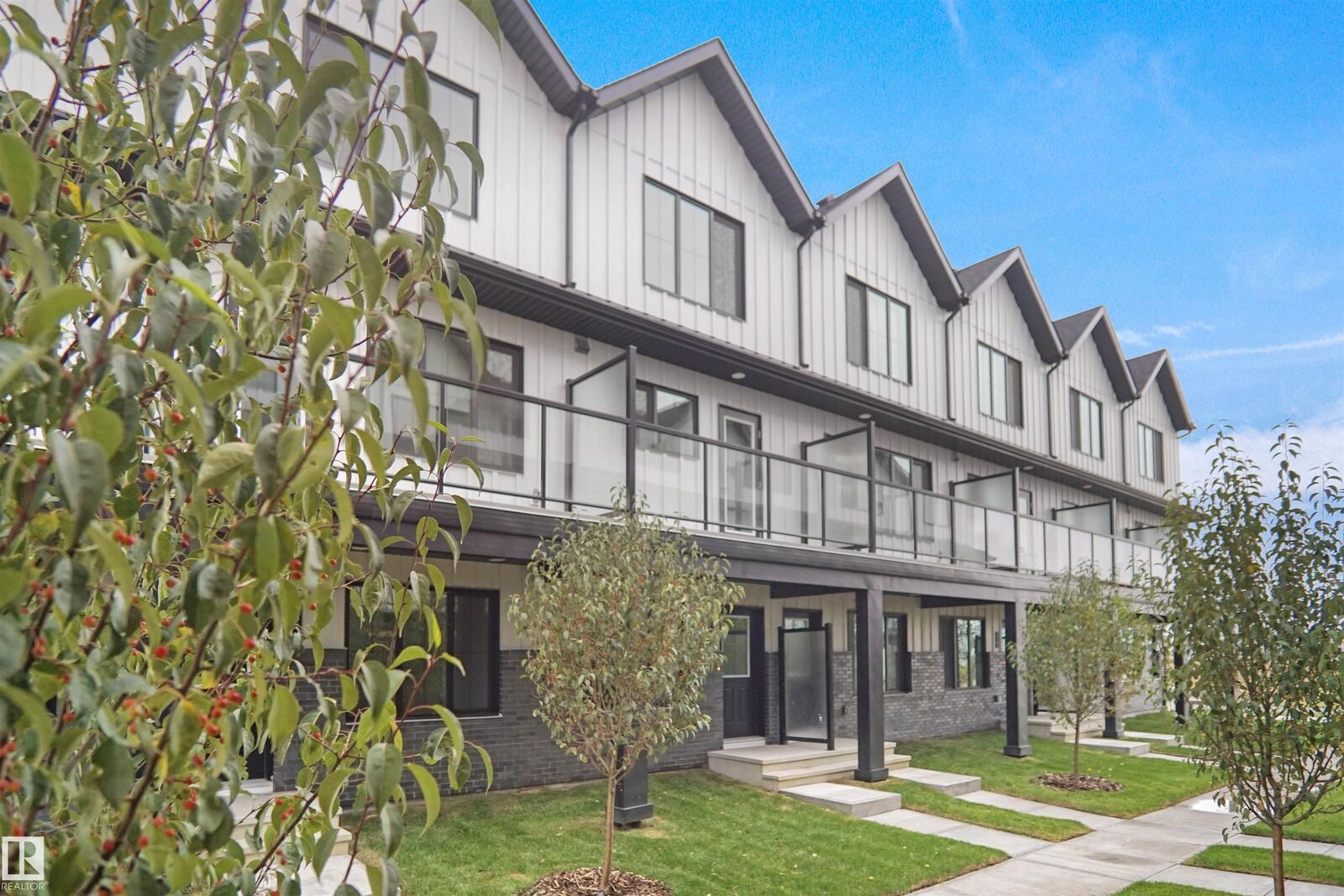 Property Photo: 29 Airport Road NW 4 AB T5G 2P9
