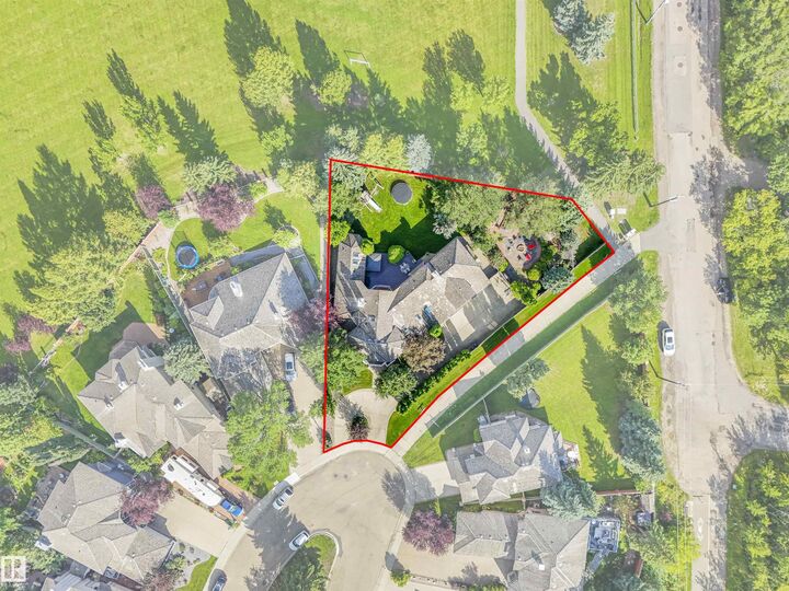 Property Photo:  110 Weaver Drive NW  AB T6M 2J3 