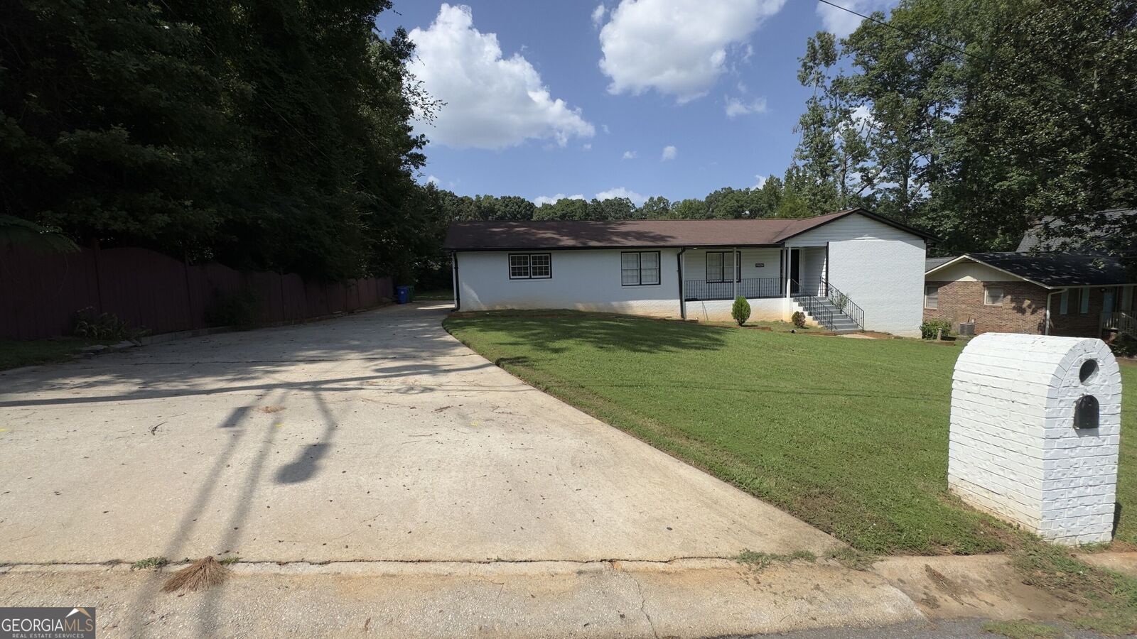 Property Photo: 1050 Forest Heights Road GA 30083