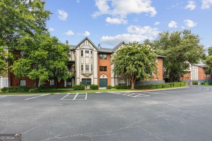 Property Photo: 6851 Roswell Road K24 GA 30328