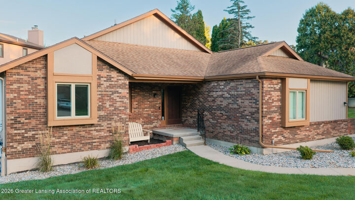 Property Photo:  2610 Woodhill Drive  MI 48864 