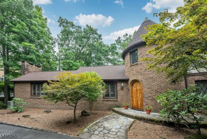 Property Photo:  100 Cheyenne Way  NJ 07470 
