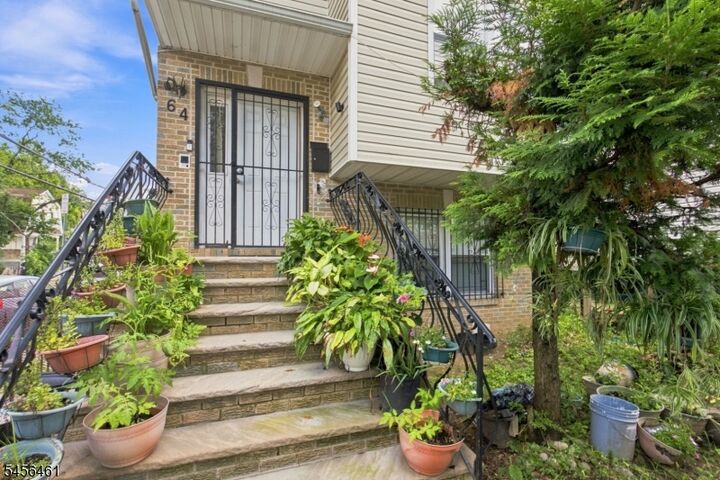 Property Photo:  64 Fabyan Pl 2  NJ 07108 