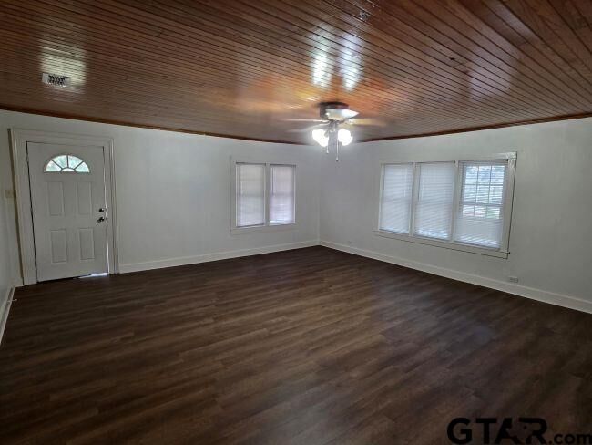 Property Photo: 3692 W Cr 424 TX 75652