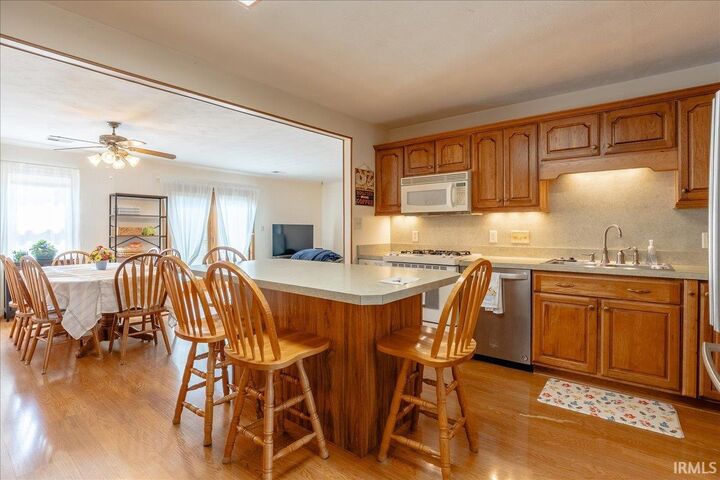 Property Photo: 712 Lexington Road IN 47710