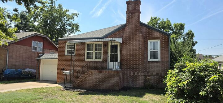 Property Photo:  606 S Vine  NE 69101 