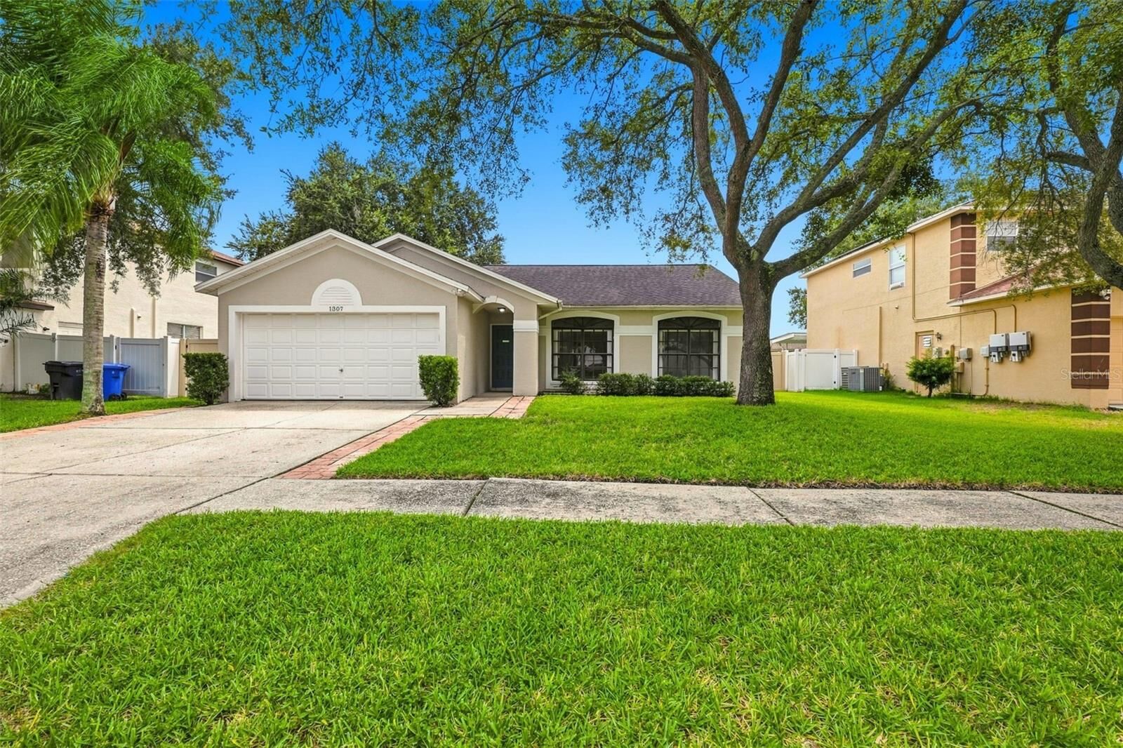 Property Photo:  1307 Flaxwood Avenue  FL 33511 