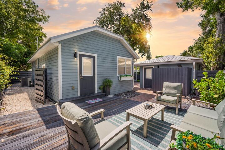 Property Photo:  1841 Laurel Street  FL 34236 