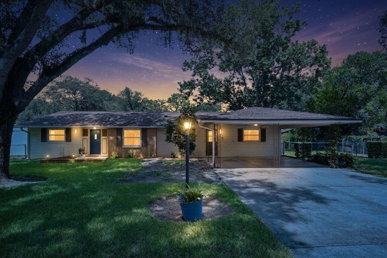 Property Photo: 405 Oakhurst Street FL 32701