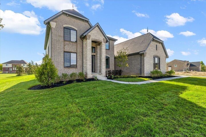 Property Photo: 42528 Saddle Lane MI 48314