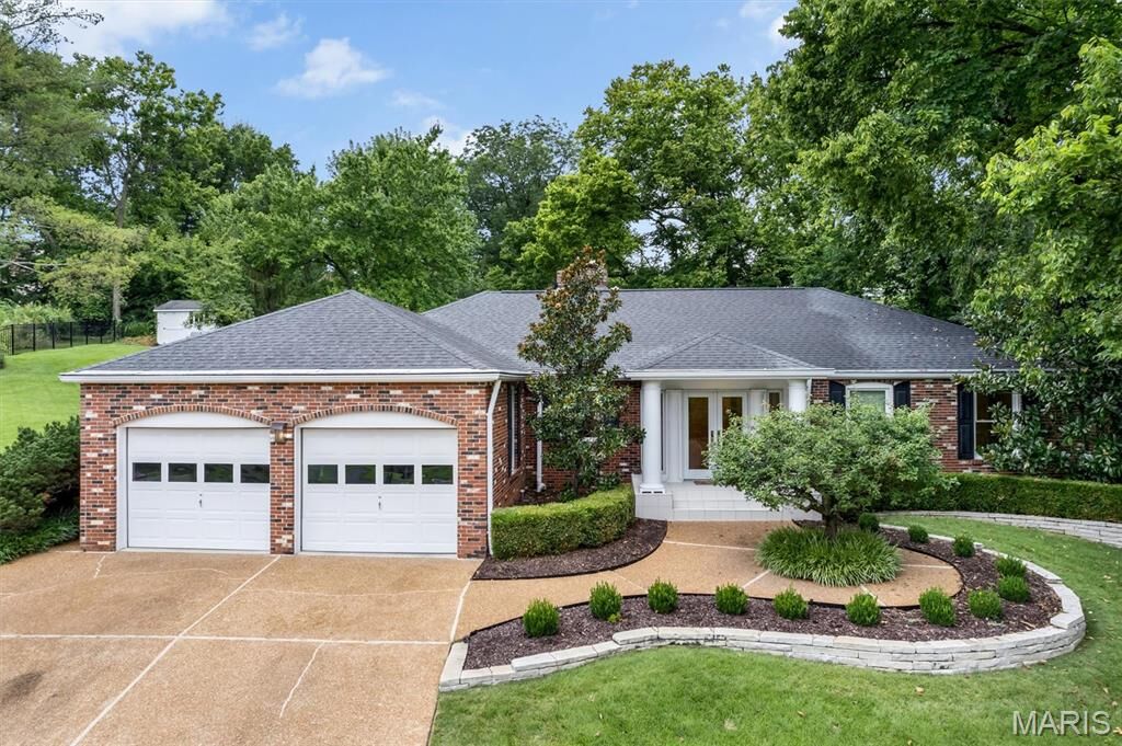 Property Photo:  2345 Maybrook Lane  MO 63122 