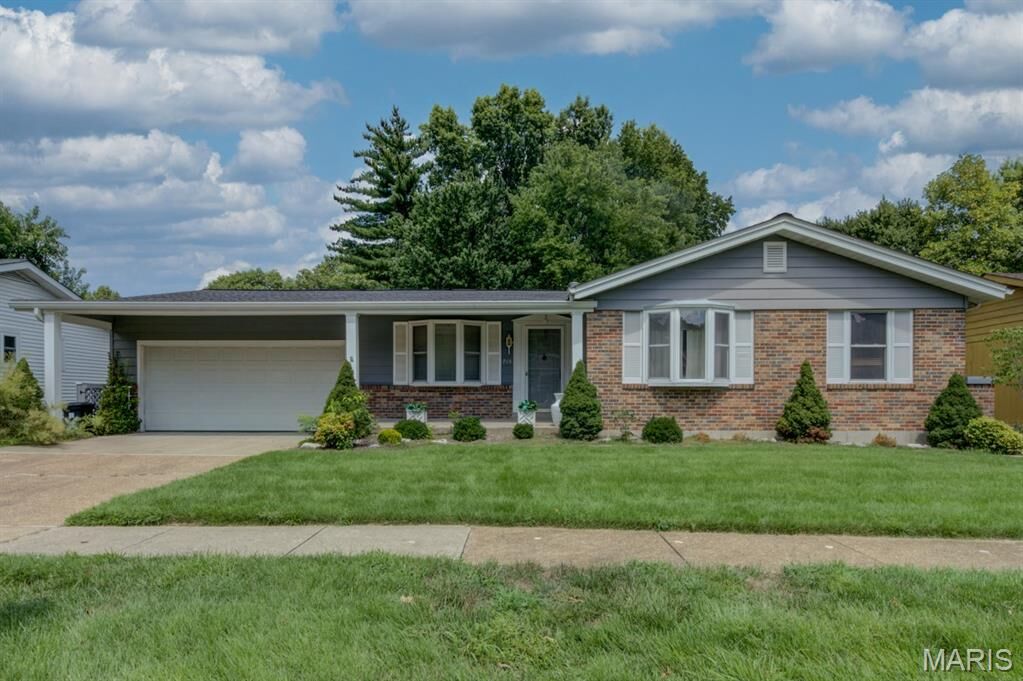 Property Photo: 715 Shallowcreek View MO 63021