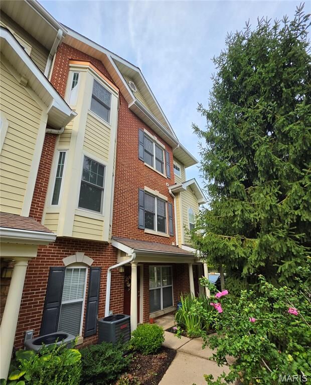 Property Photo:  2662 McKnight Crossing Court  MO 63124 