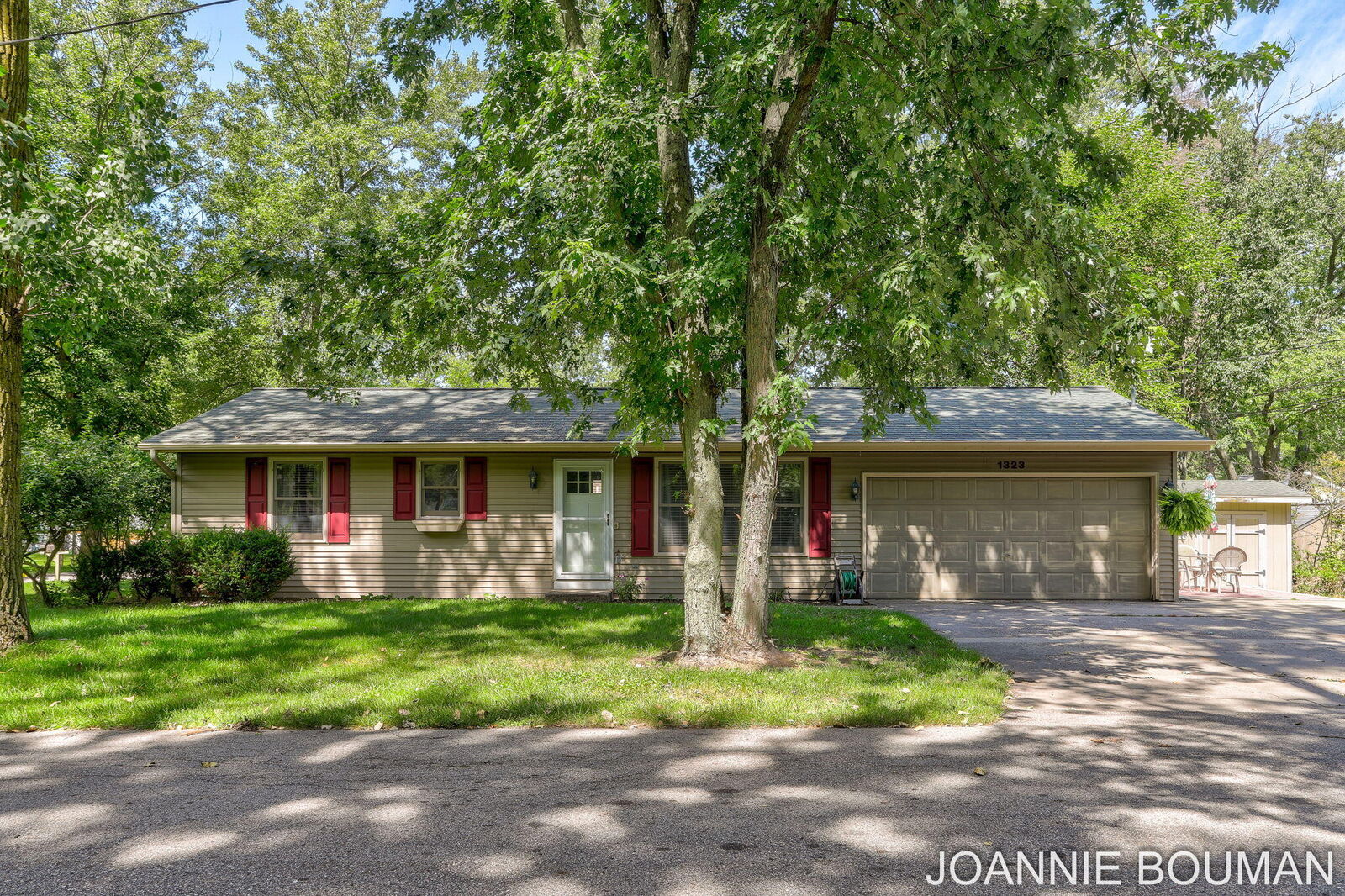 Property Photo:  1323 Floral Street  MI 49423 