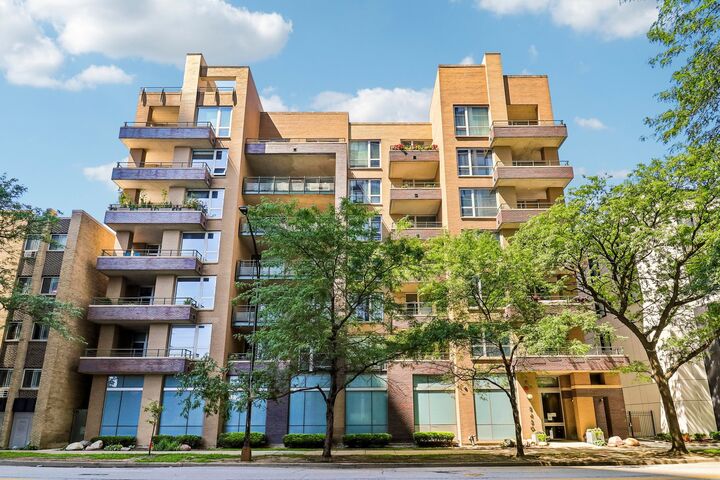 Property Photo:  5430 N Sheridan Road 504  IL 60640 