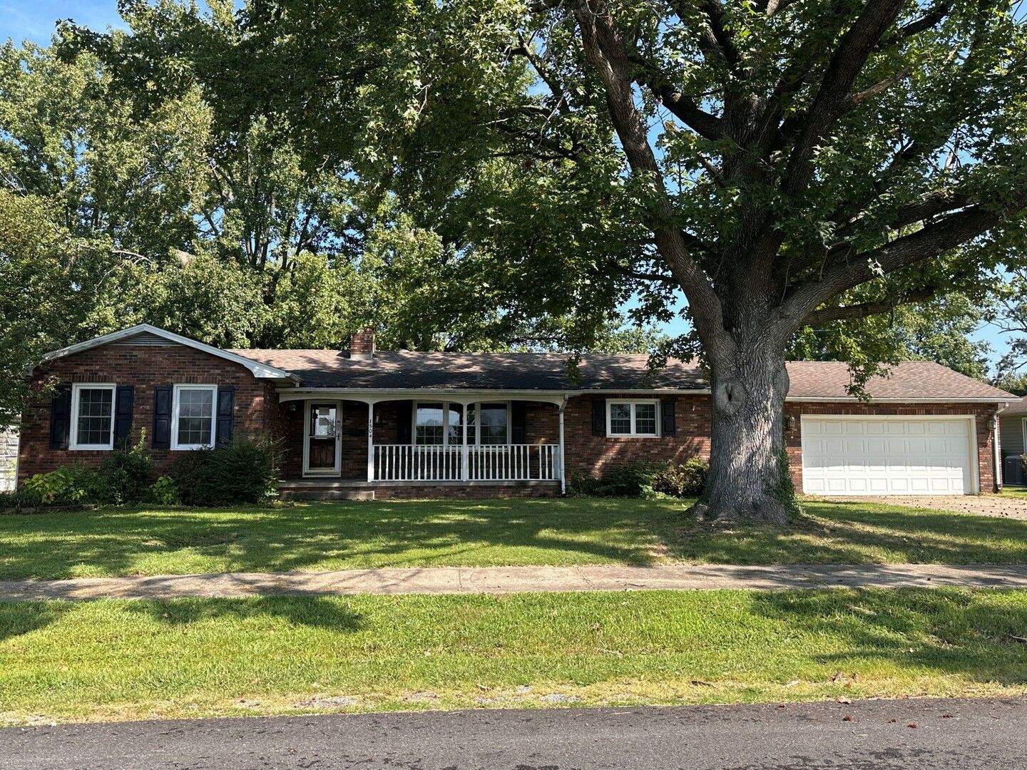 Property Photo: 1504 W Malden Street IL 62959