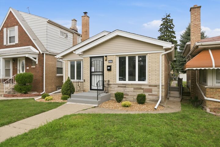 Property Photo:  8437 S King Drive  IL 60619 