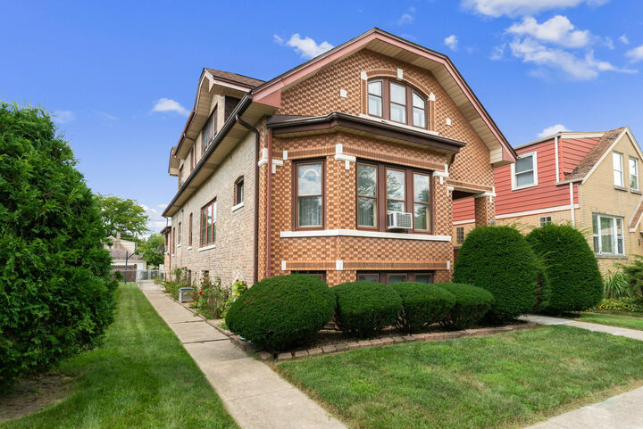 Property Photo:  4006 Sunnyside Avenue  IL 60513 