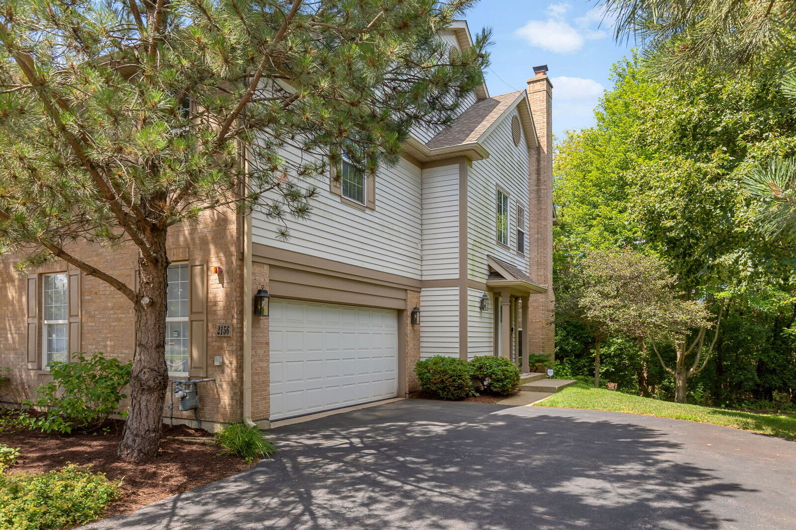 Property Photo: 2156 Yale Circle IL 60192