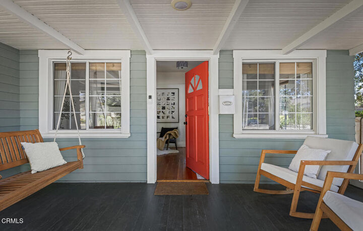 Property Photo:  956 E Villa Street  CA 91106 
