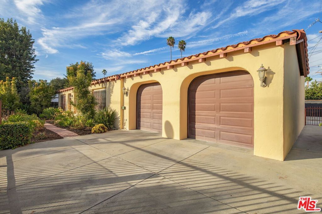Property Photo:  121 N Avenue 59  CA 90042 