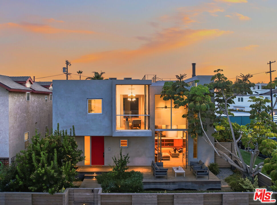 Property Photo:  2801 Sanborn Avenue  CA 90291 