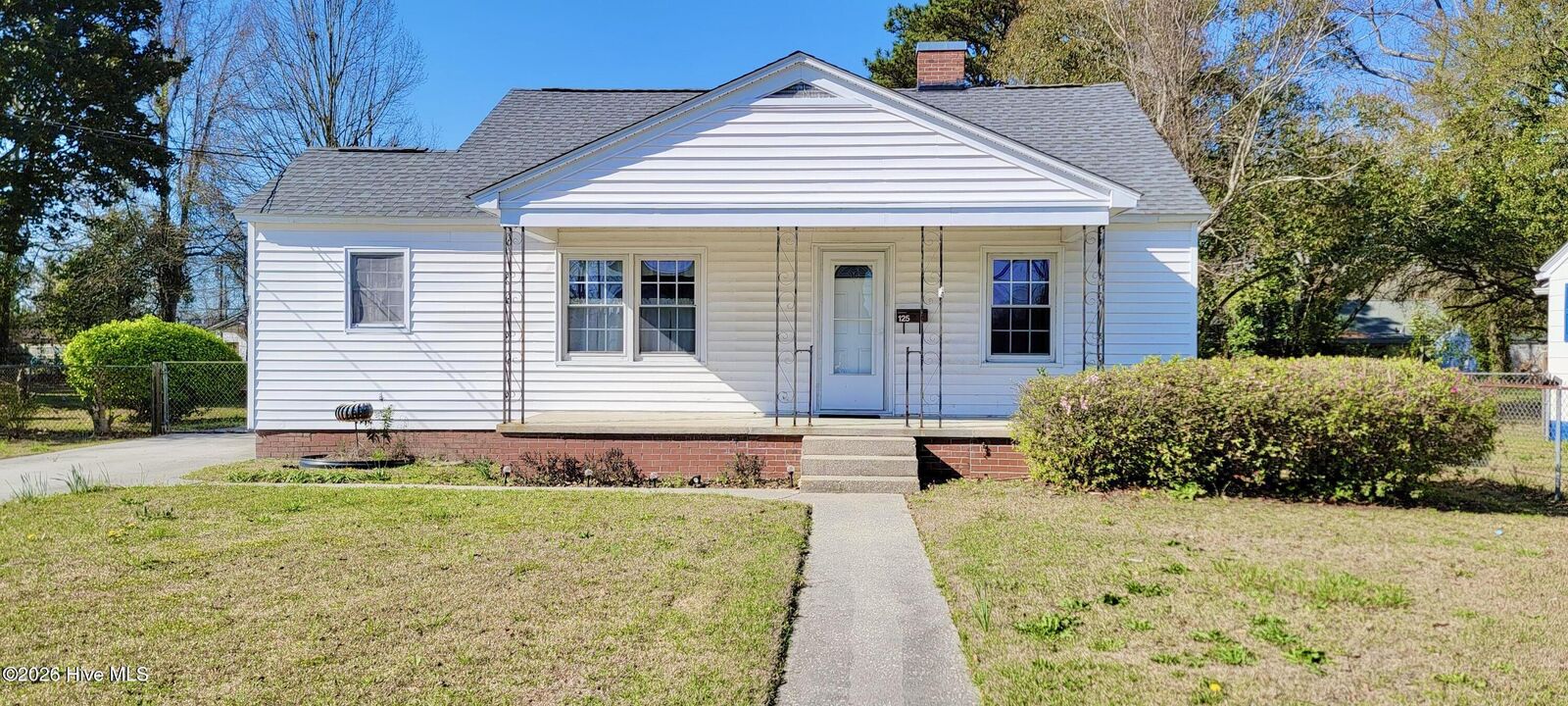 Property Photo: 125 Richlands Avenue NC 28540