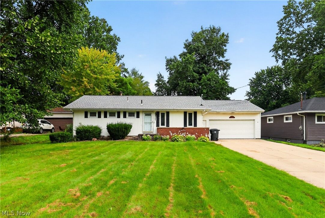 Property Photo:  4345 Stoneybrook Drive SE  OH 44484 