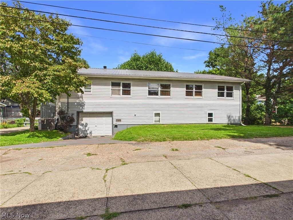 Property Photo: 712 Marietta Lane OH 45750