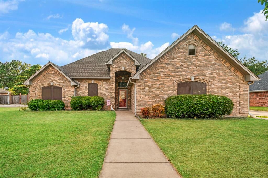 Property Photo: 1725 Meadowview Drive TX 75462
